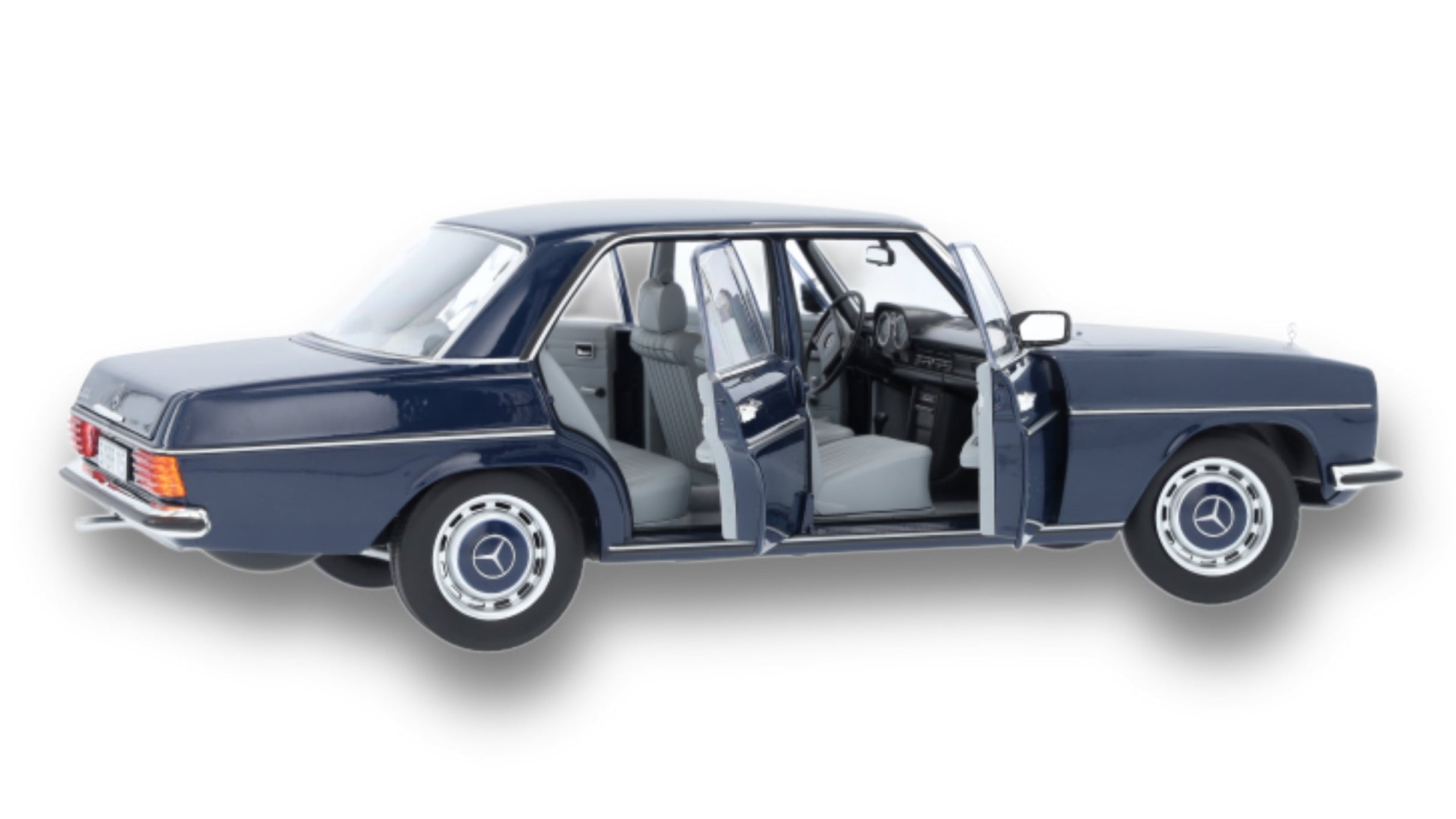 200 W 114/W 115 (1968-1973), Saloon